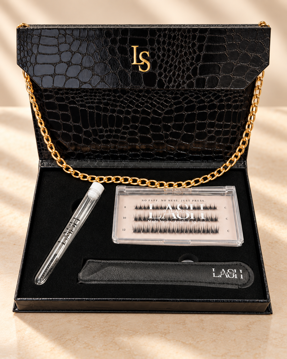 Lash Shack La Borsetta starter set in Black – open, showing the contents